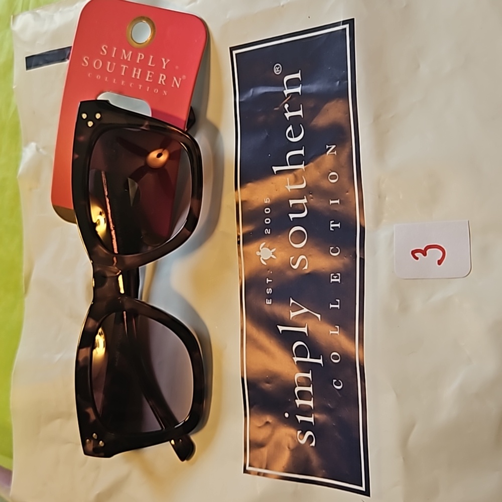 Simply Southern Sunglasses and Blu light filtering glasses - Picture 6 of 12